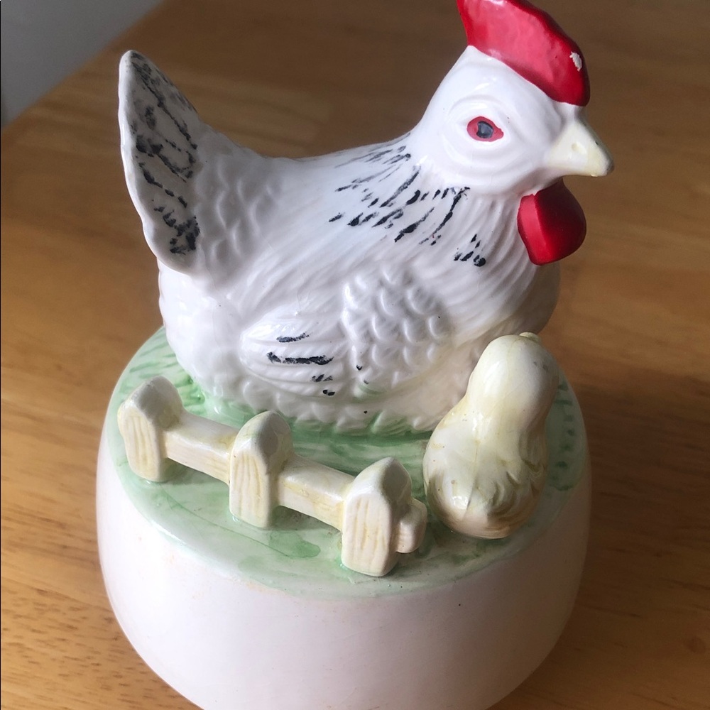 Ceramic rare VTG Hen and Chick Figurine - White with Red Accents - Picture 3 of 7